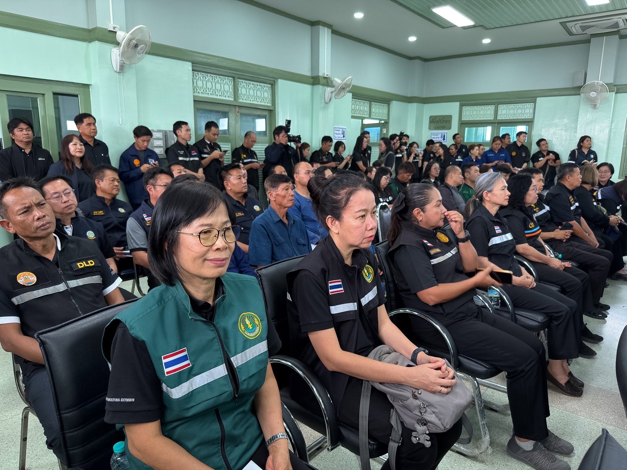 title - รองเลขาธิการ ส.ป.ก. ร่วมติดตามรัฐมนตรีช่วยว่าการกระทรวงเกษตรและสหกรณ์ (นางสาวปิยะรัฐชย์ ติยะไพรัช) ลงพื้นที่ตรวจราชการใน จังหวัดแพร่